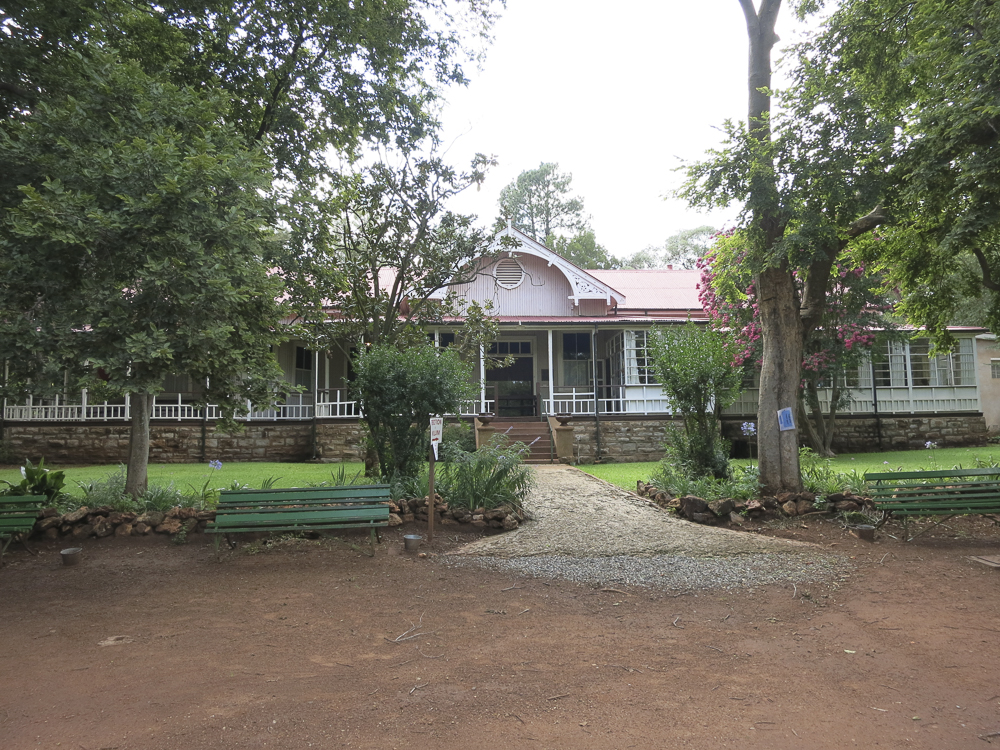 1322dSmutsHouseDoornkloof S25'53.359 E28'13.854